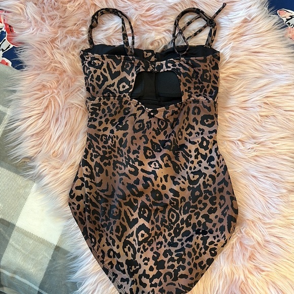 Embrace your Curves by Miracle Brands Cheetah Leopard One Piece Swimsuit - Picture 6 of 12